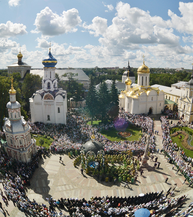 Троице-Сергиева Лавра в день памяти преподобного Сергия